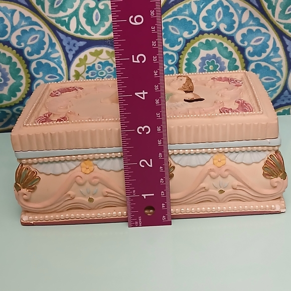 Vintage Sculpted Resin Jewelry Box With Cherub Design - Picture 11 of 14
